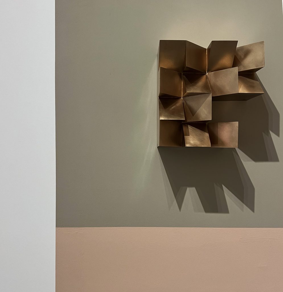 diastEmadElight, 2025
bronze
40 x 40 x 20 cm