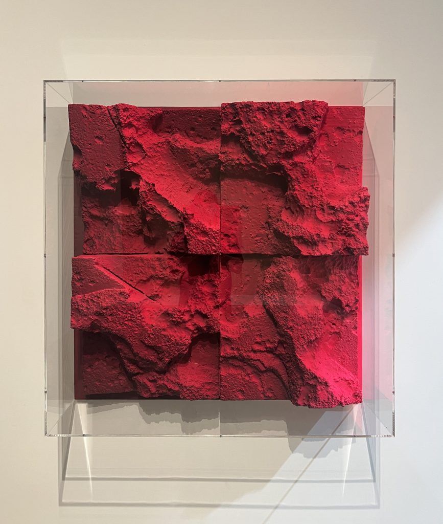 bittErswEEt, 2023
spray paint on polystyrene & 
wood in acrylic glass box
110 x 110 x 37 cm