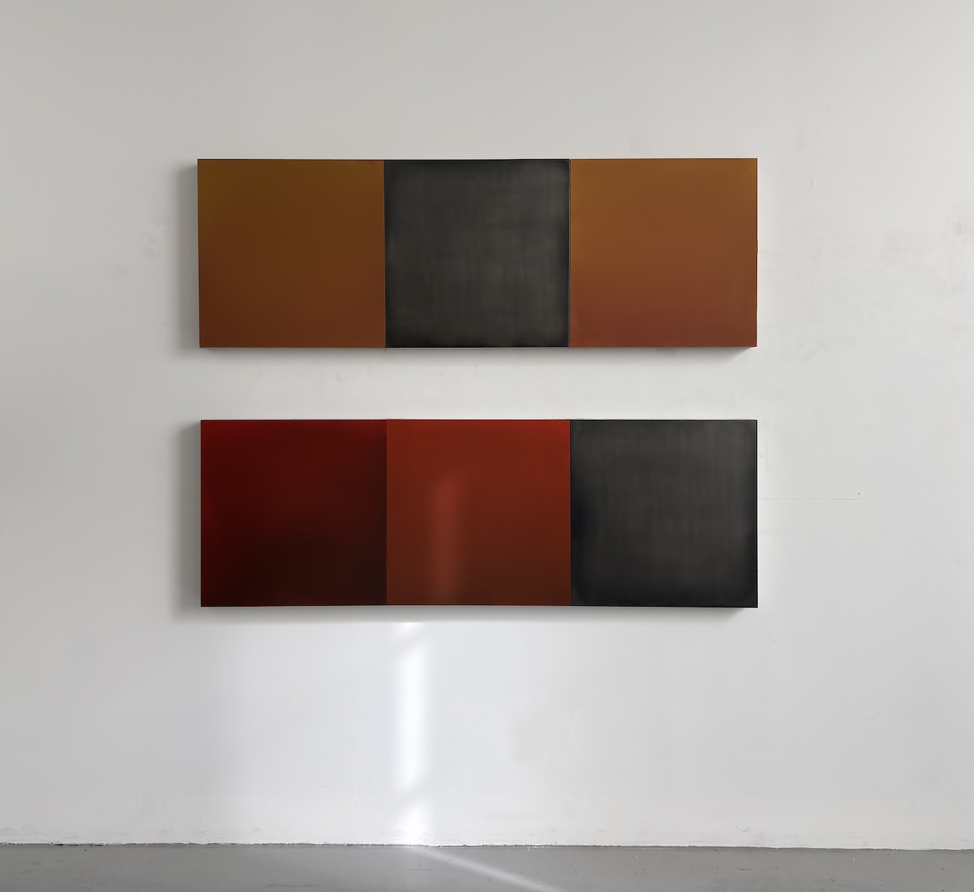 Tonal Triptych - Yellow Ochre, 2025
Acrylic and Polished Graphite on Linen
55 x 165 cm
Tonal Triptych - Reds, 2025
Acrylic and Polished Graphite on Linen
55 x 165 cm, Room Tone, Auckland 2026